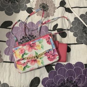 One Size and it has multiple colors